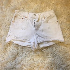Levi white jean shorts